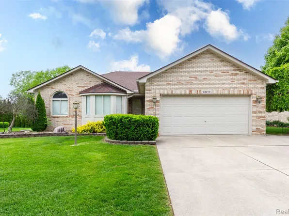 53395 Andrew Cir, New Baltimore, MI 48047