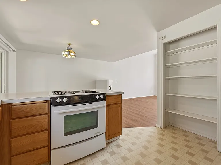 916 McCormick St NE — Photo 11