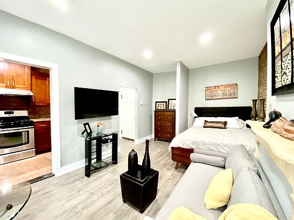 5th image of 405 W 46th St #2R1
