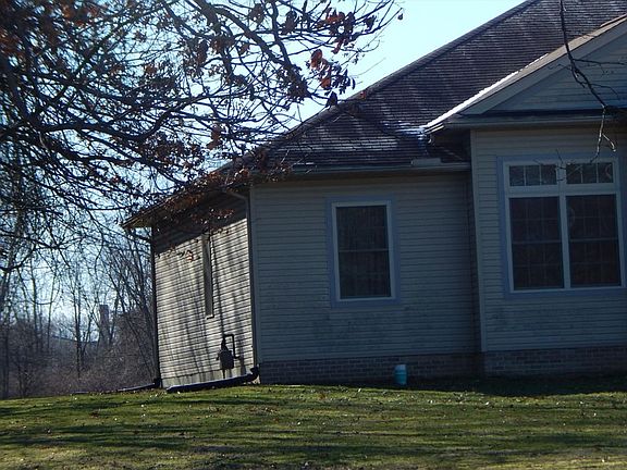 3rd image of 3025 Oak St