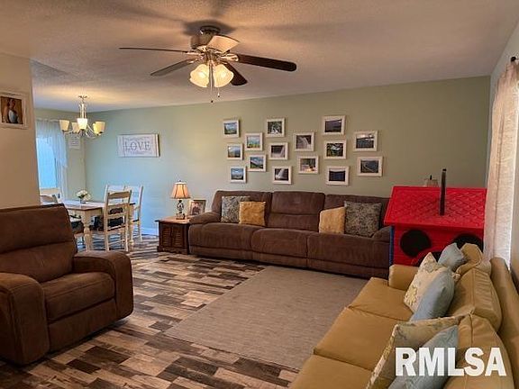 4th image of 404 N Maple St