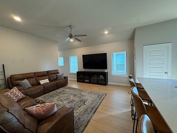 5th image of 4710 Hunter Hurst Dr