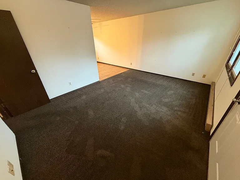 1145 Lancaster St — Photo 2