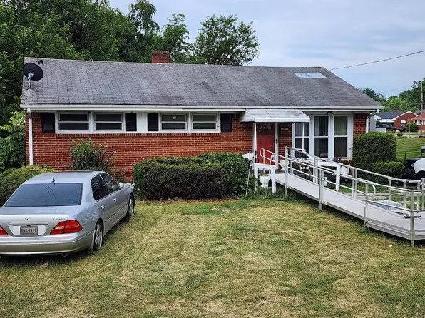 3038 Cove Rd NW, Roanoke, VA 24017