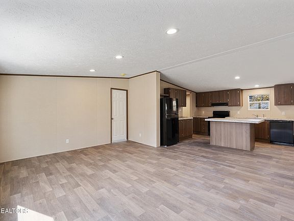 3rd image of 7301 Hardy Ln