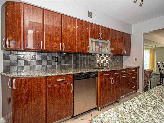 4th image of 48 Mystic Cir