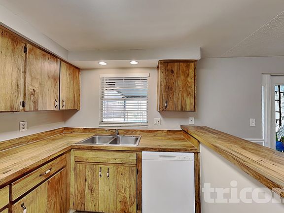 5th image of 2308 Selkirk St