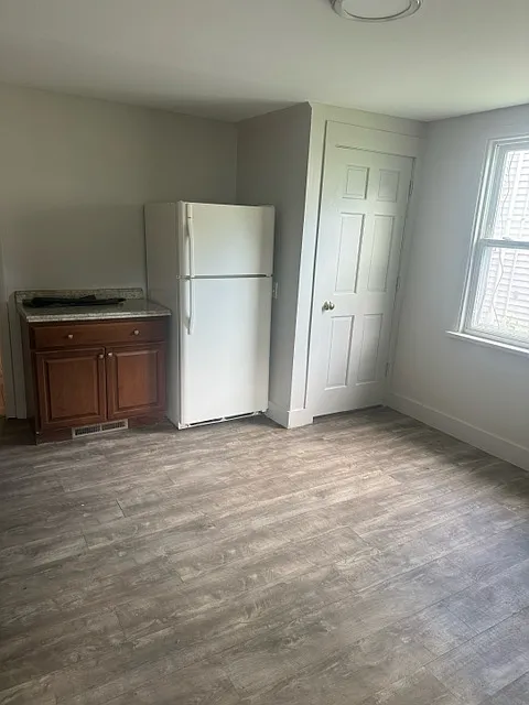 3 bed, 1000 sqft, $1,400 — Photo 4