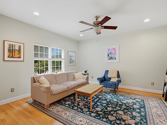 4th image of 1112 Avon St