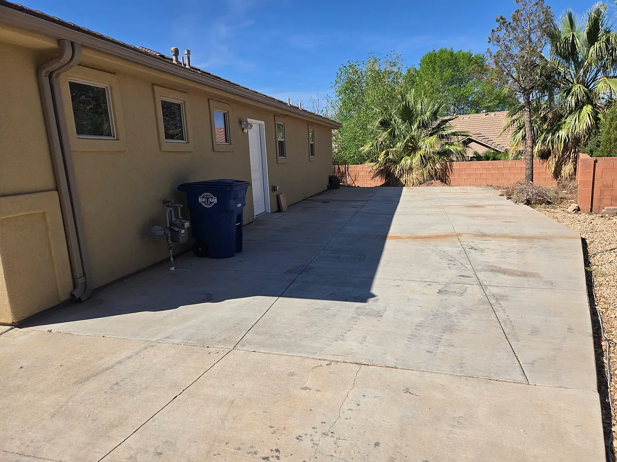 Building Photo - 653 W 110 N
