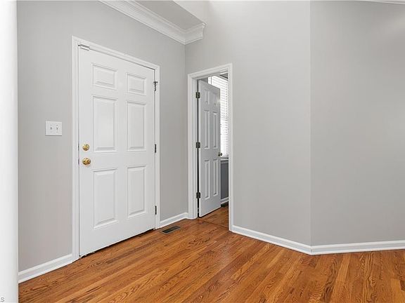5th image of 104 Farriers Ln