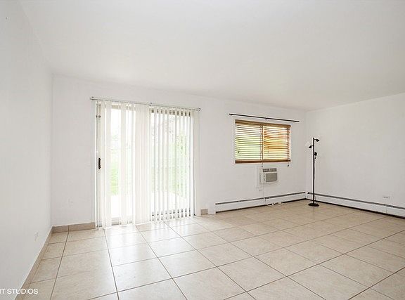 2nd image of 693 E Fullerton Ave #3-106