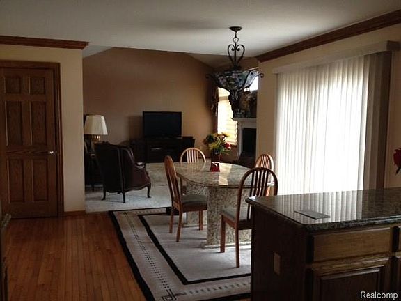 4th image of 27286 Lilly Dr