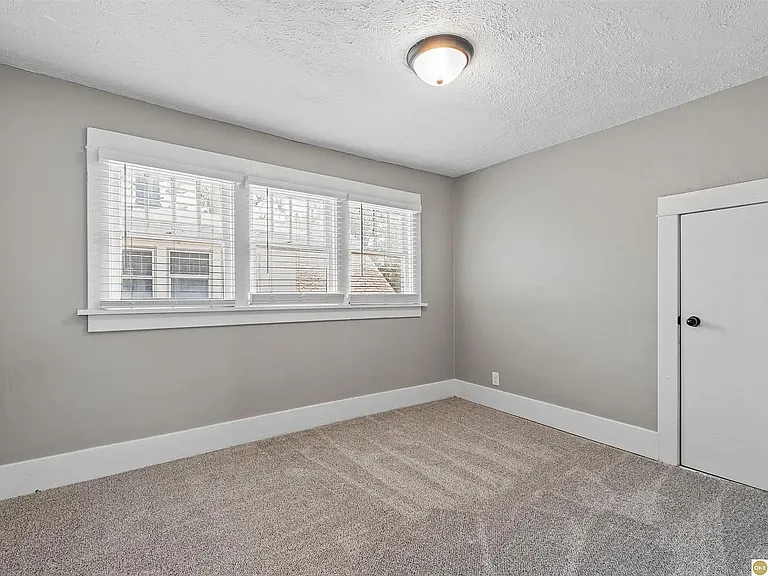 823 N H St — Photo 12