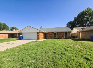 5605 Arrowhead Dr, Enid, OK 73703