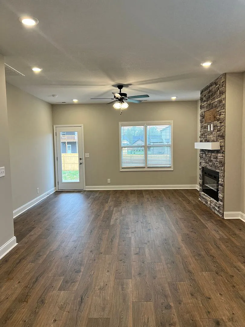 Brand New Three Bedroom — Photo 4