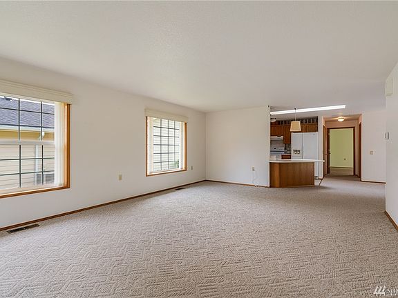 4th image of 106 Robert Frost Dr