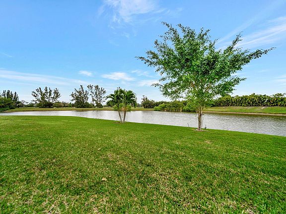 4th image of 5626 Parkwalk Circle #5626