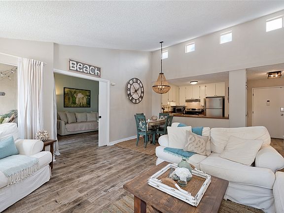 5th image of 1885 Diamond St #320