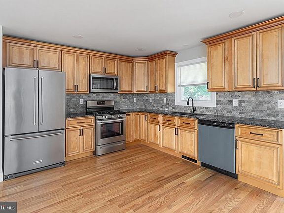3rd image of 129 Vanderbilt Ave
