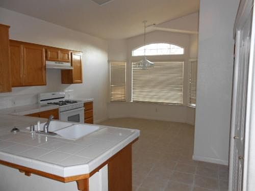 2nd image of 1640 E Victor Ave