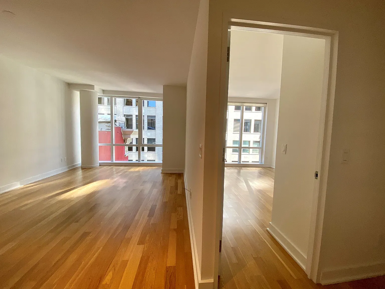 885 6th Ave — Photo 2