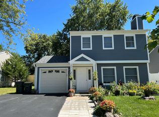 2S573 Continental Dr, Warrenville, IL 60555