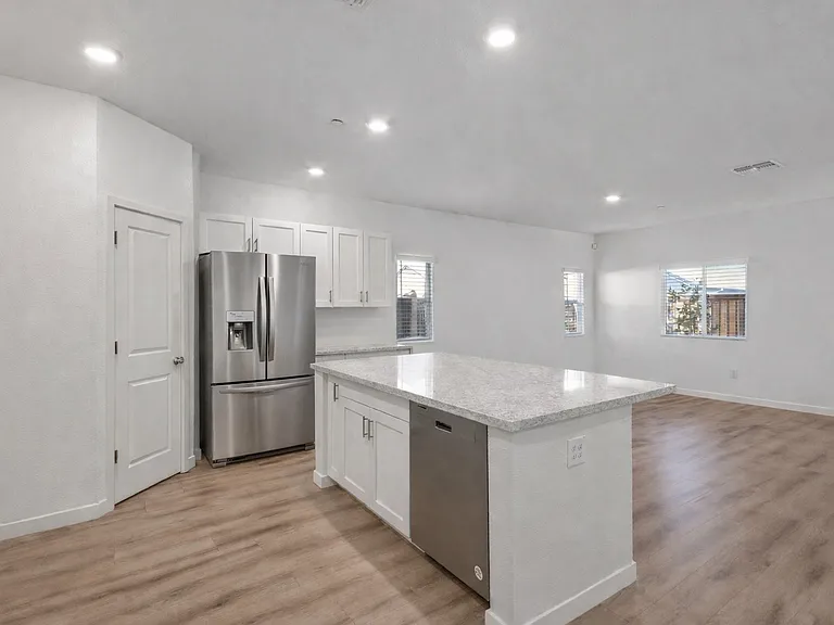 525 Fruit Tree Rd — Photo 2