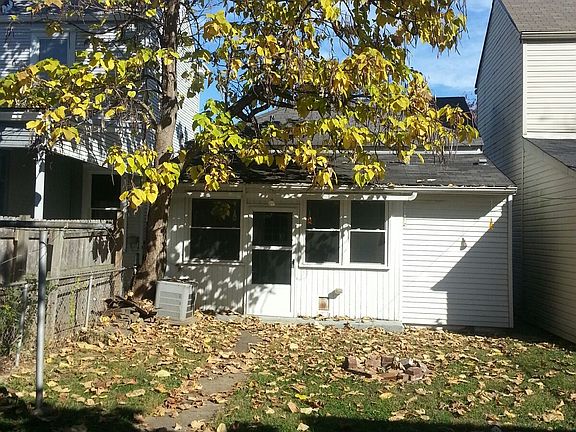 2nd image of 842 Ash St