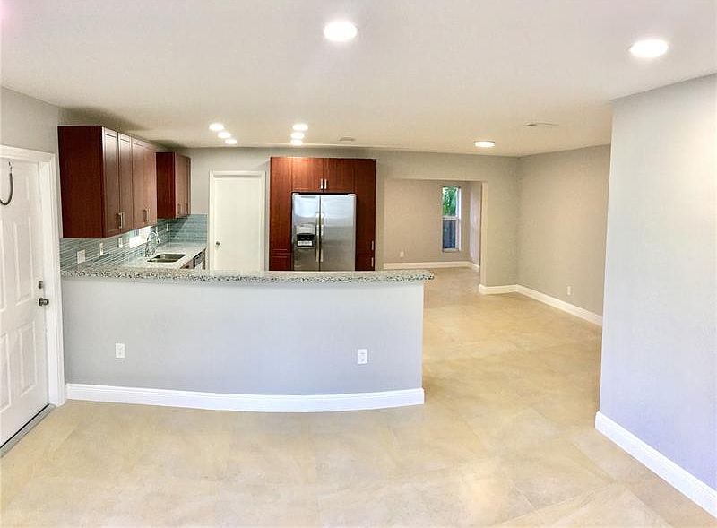 1st image of 818 NW 9th Ave
