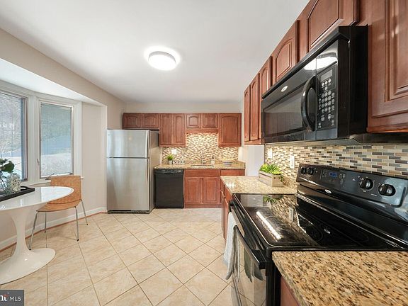 3rd image of 6720 Rosewood St