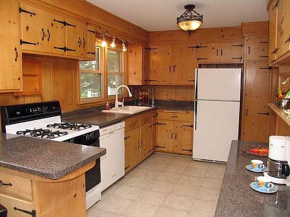 2nd image of 7067 N Parkview Dr