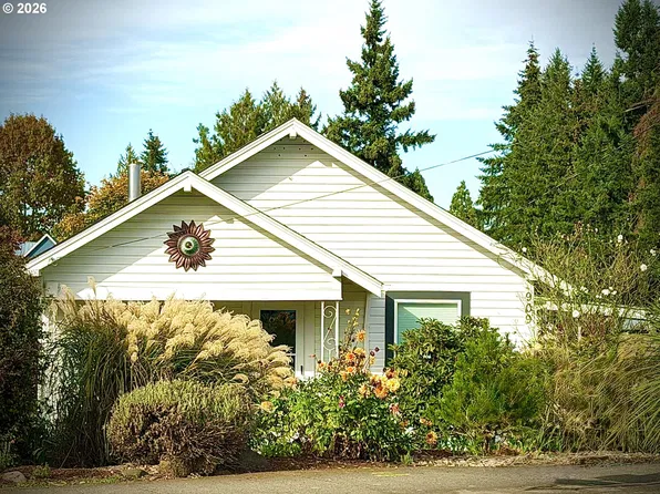 909 Oak St, Silverton, OR 97381