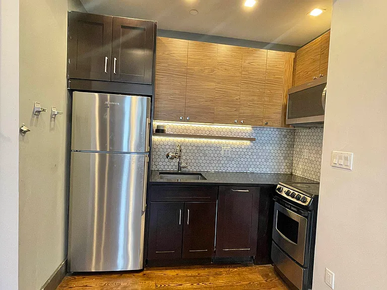 133 Woodbine St #4B — Photo 8