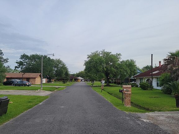 4th image of 220 Madewood Dr
