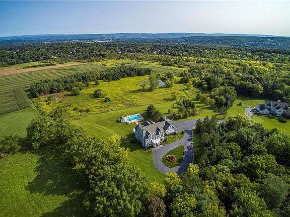 3rd image of 15 Sleepy Hollow Ln