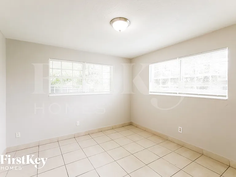 4115 NW 185th St — Photo 12