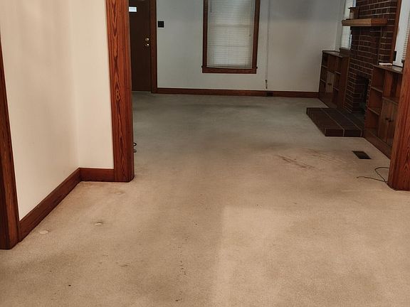 5th image of 615 Wharf St