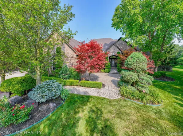 10445 Palace Ct, Shelby Township, MI 48315