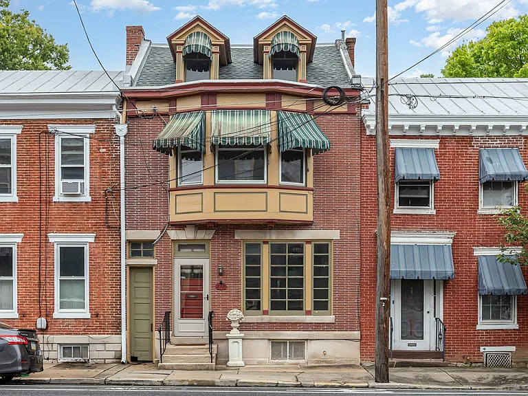 273 S Hanover St — Photo 2
