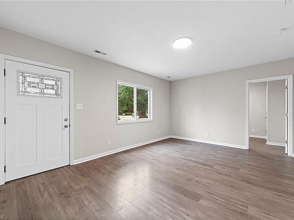 2nd image of 1413 Woodmere Dr