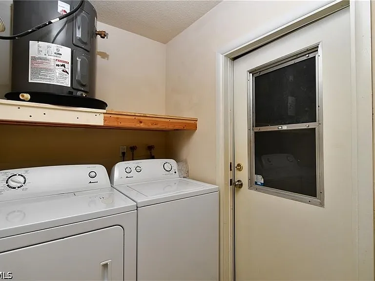 9 Park Lane Cir — Photo 12