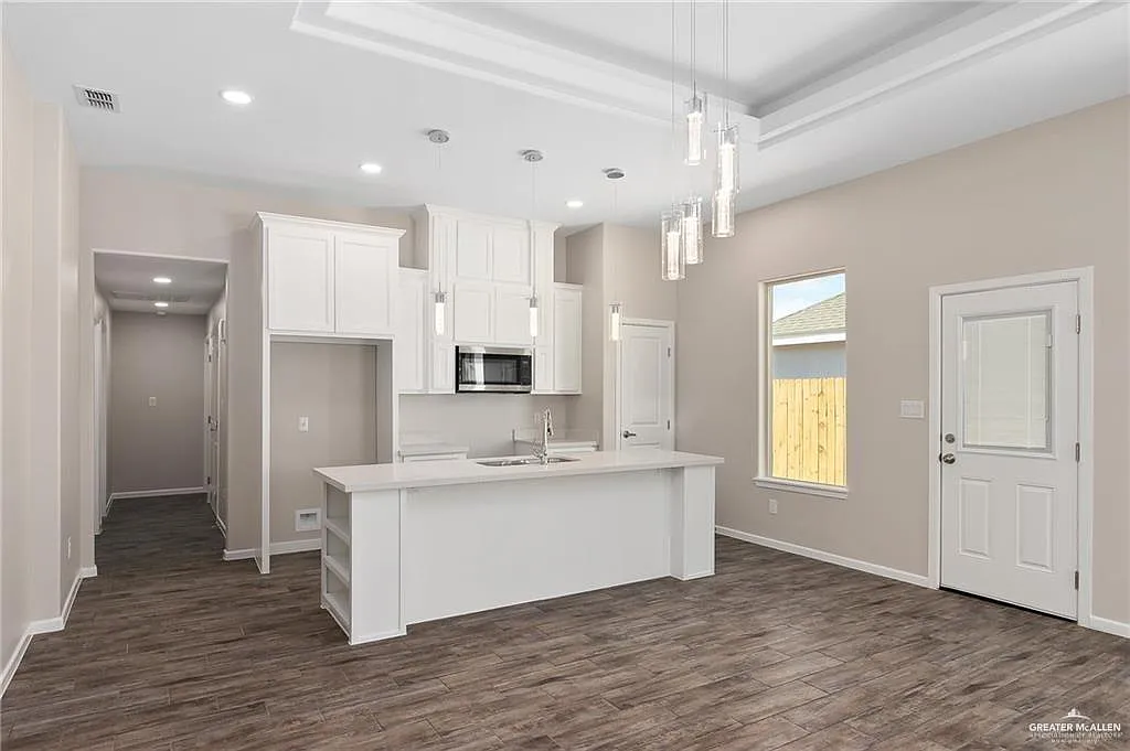 3 bed, 2.0 bath, 1413 sqft, $1,650 — Photo 4