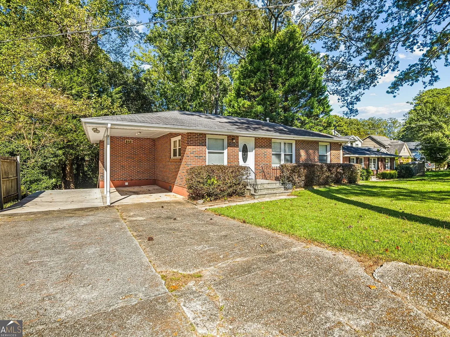 3 bed, 1.0 bath, 910 sqft, $2,300 — Photo 2
