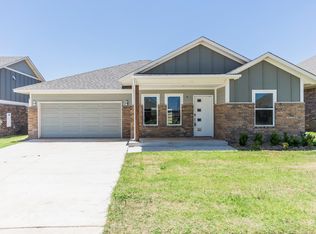 9404 NW 91st St, Yukon, OK 73099