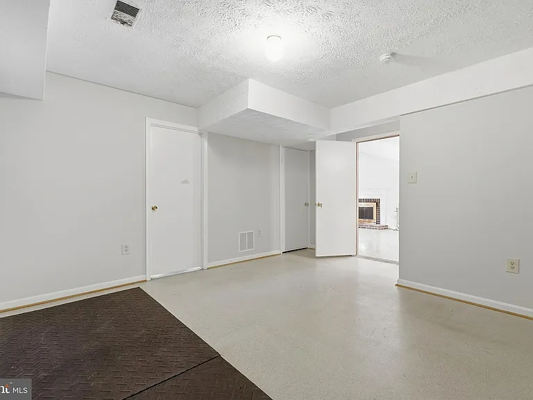 8031 Sleepy View Ln — Photo 37