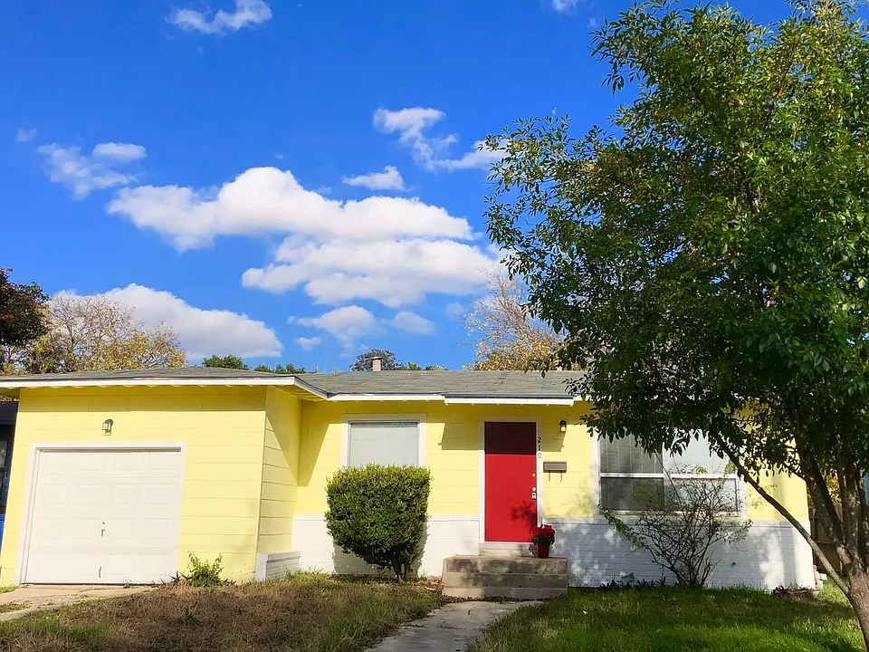210 Laddie Pl