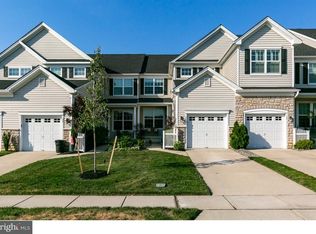 37 Overlook Dr, Mount Laurel, NJ 08054
