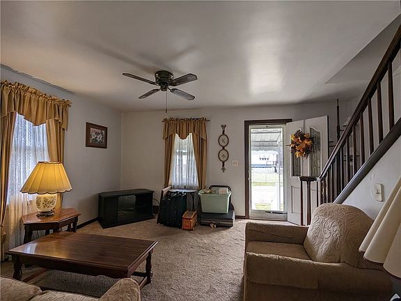 2nd image of 215 Frederick St
