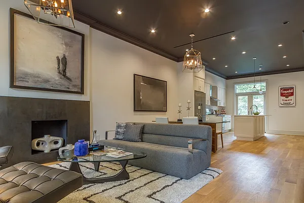 Rented by Dixon Advisory USA Inc. | media 16